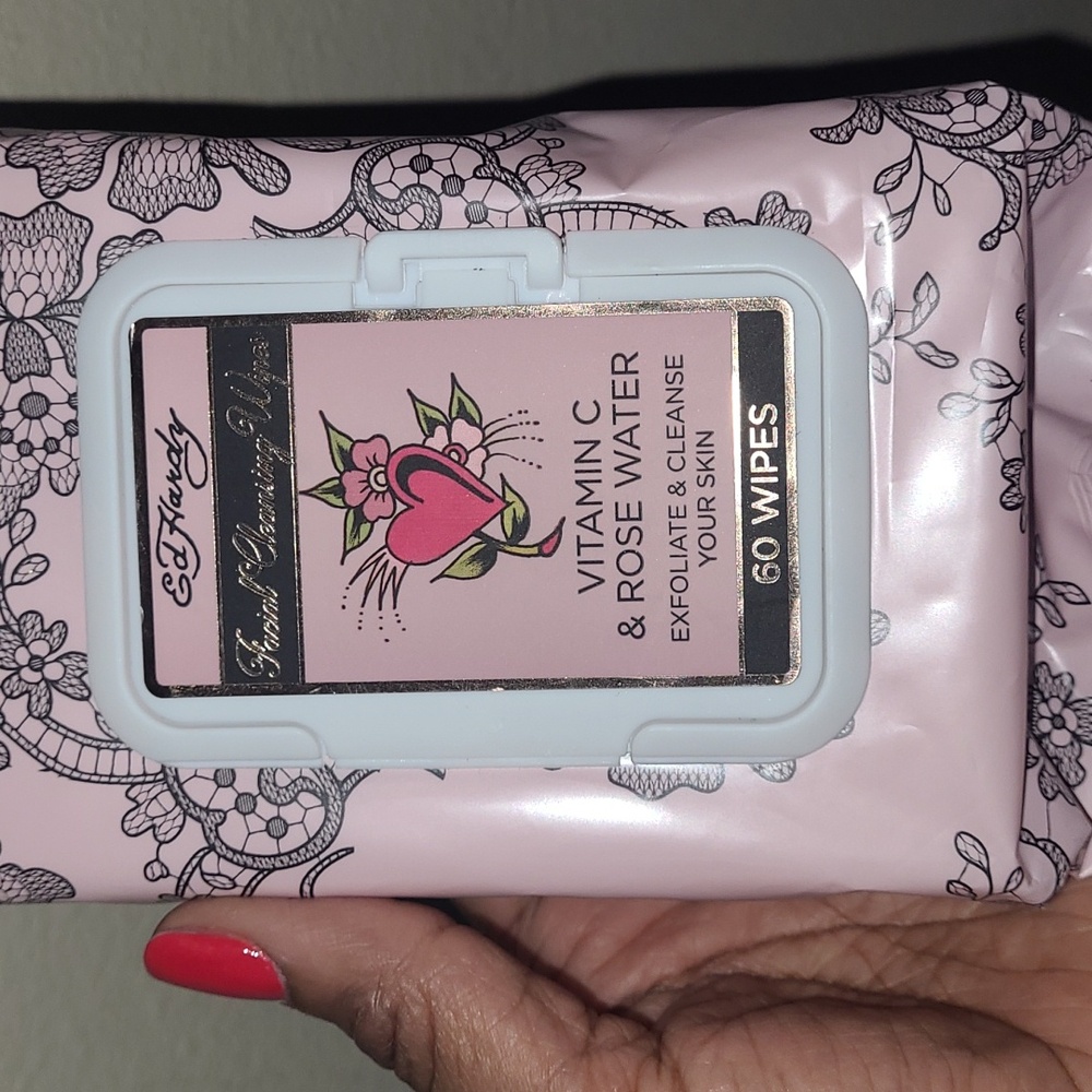Ed Hardy Vitamin C & Rose Water Facial Cleansing Wipes